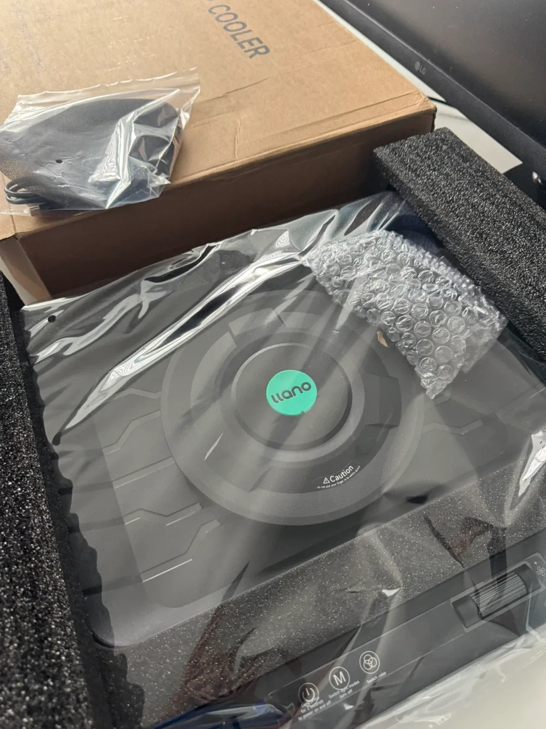 *NEW* Ilano V12 Laptop Cooler - Black RGB image indicator(4)