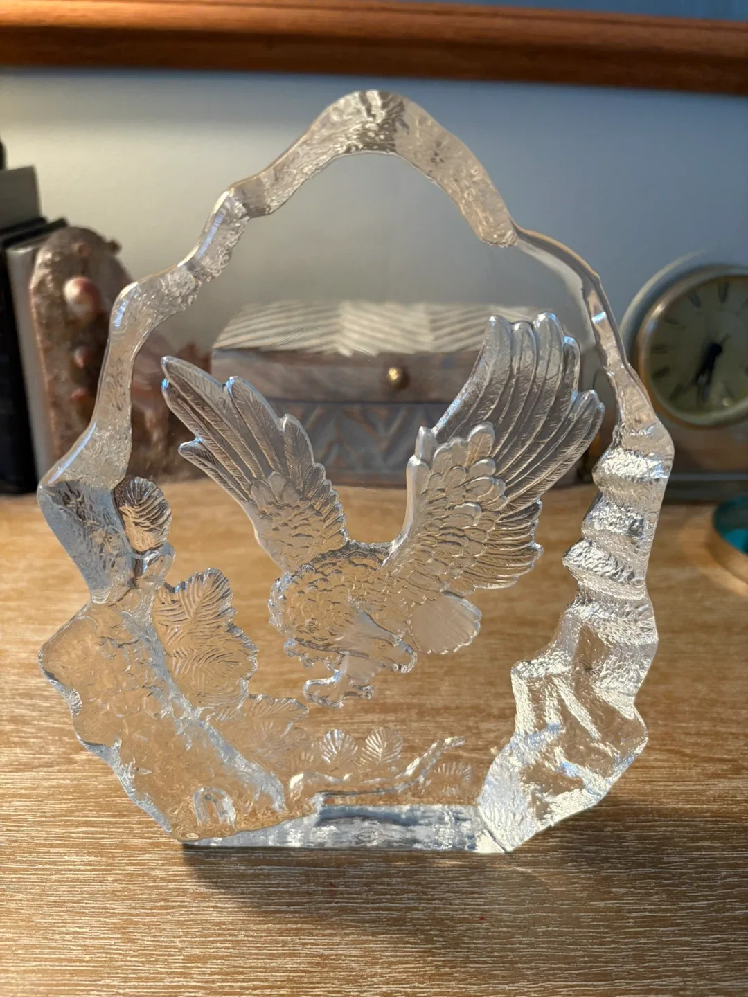 Glass  Eagle Sculpture paperweight image indicator(2)