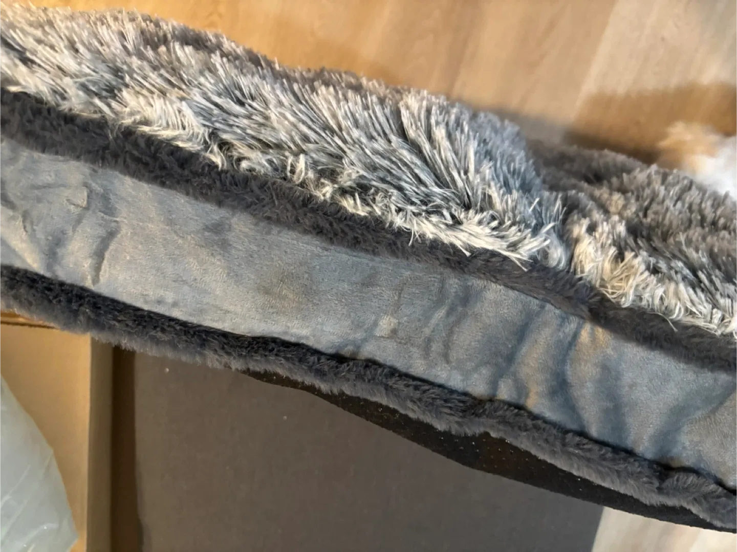 Gray Fluffy Pet Bed image indicator(3)