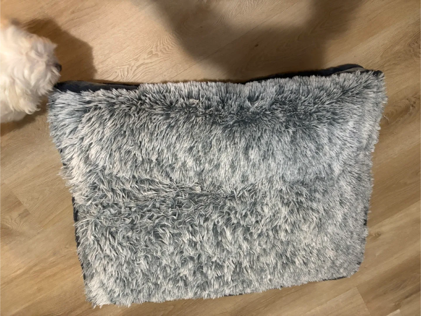 Gray Fluffy Pet Bed image indicator(2)