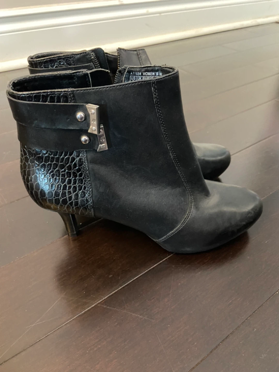 Rockport Black Leather Heeled Booties - Size 8