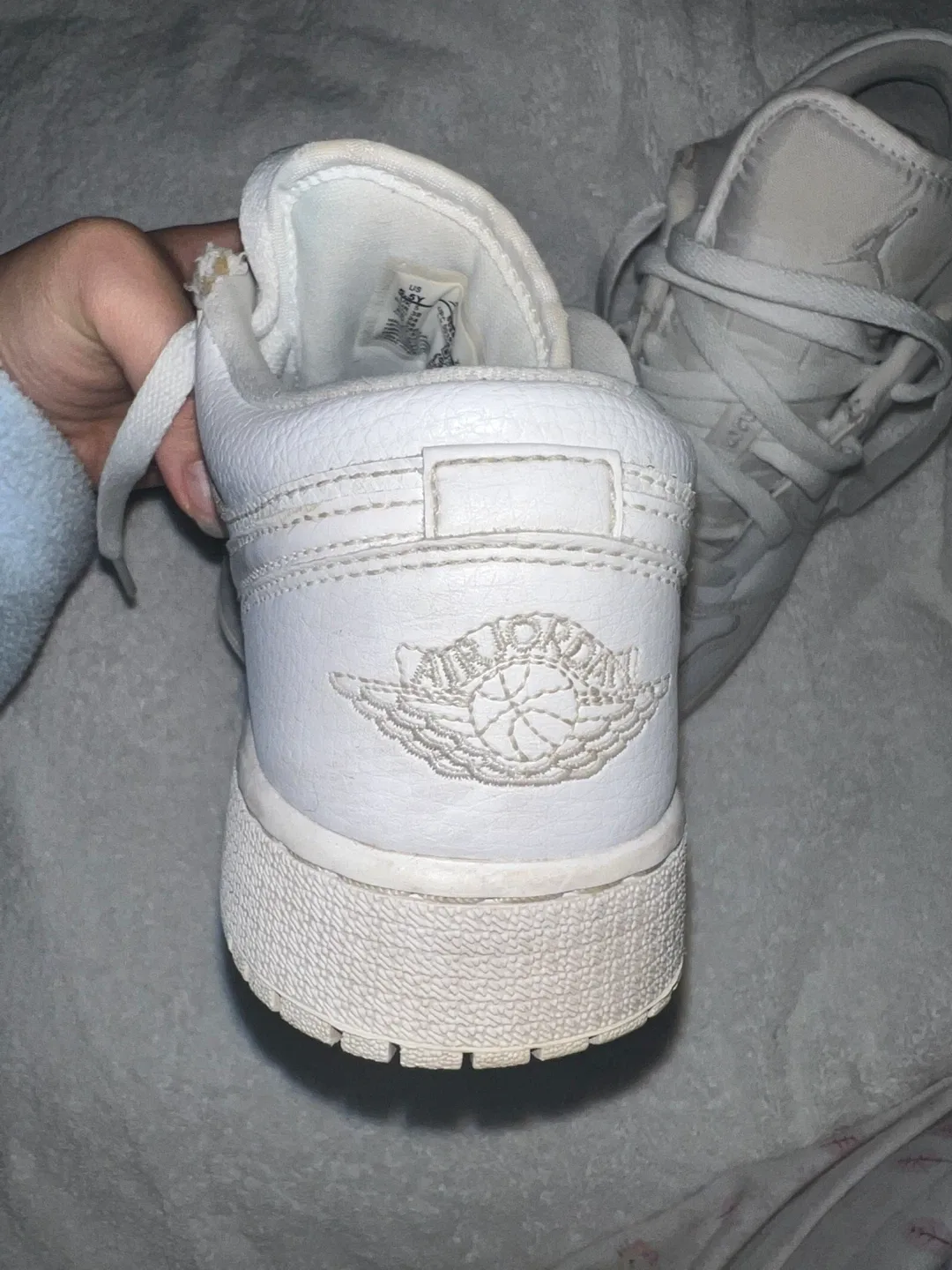 Jordan 1 low “Triple White” image indicator(2)