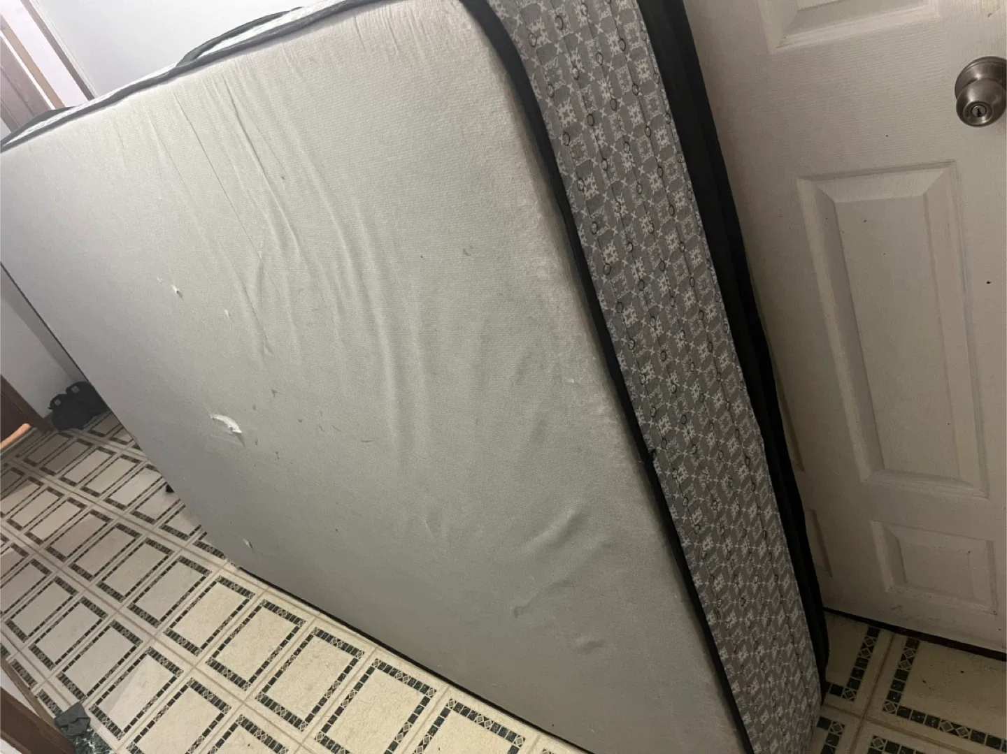 Kingsdown Plush Mattress image indicator(3)