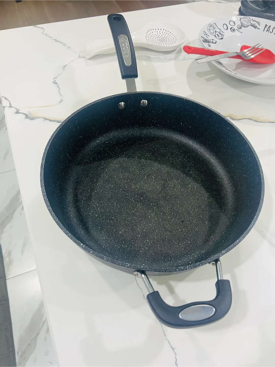 Starfrit The Rock 12" Non-Stick Jumbo Cooker Pan image indicator(2)