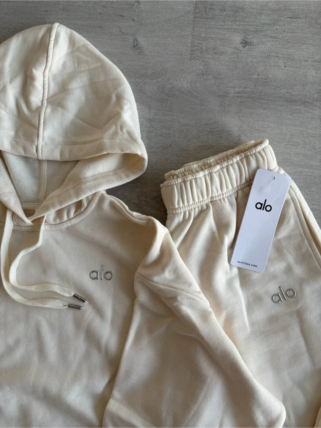ALO Accolade Hoodie & Sweatpants - Ivory image indicator(2)