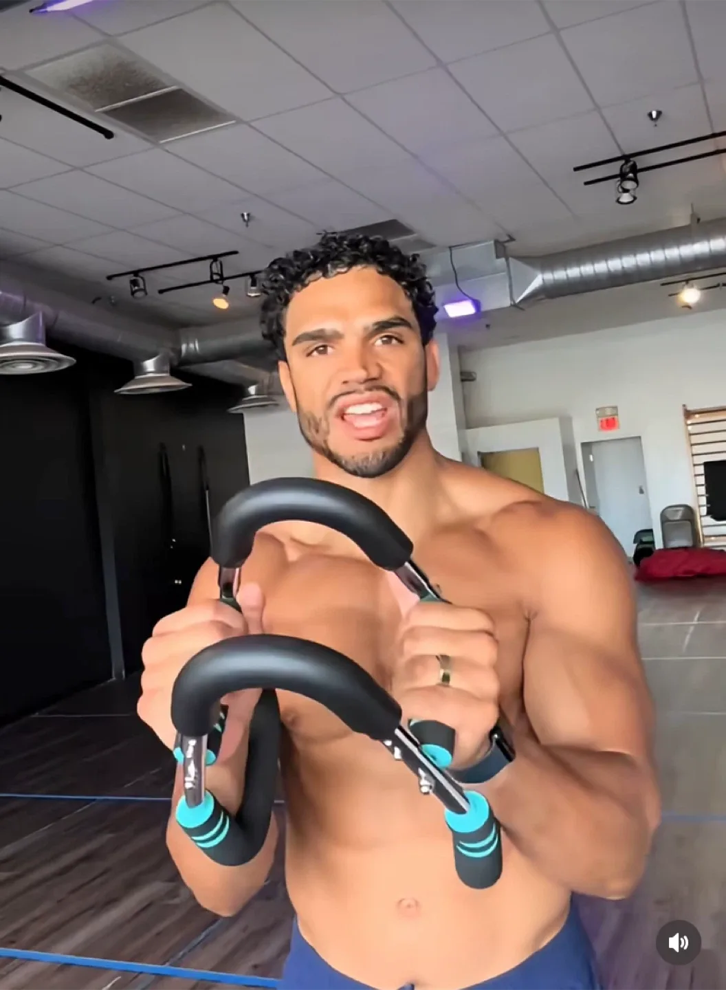 Clingman squeeze workout Bar image indicator(2)