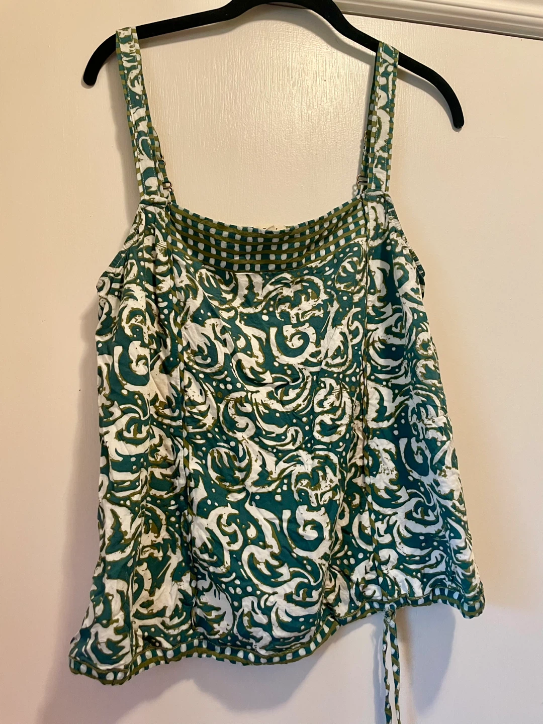 Tiny Green & White Patterned Tank Top - Size L
