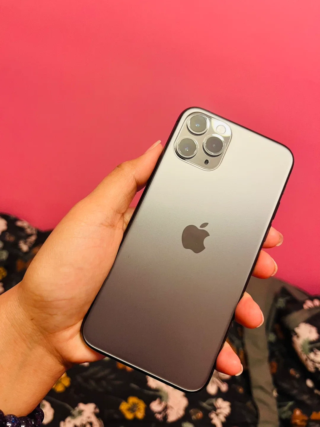 Apple iPhone 11 Pro image indicator(2)