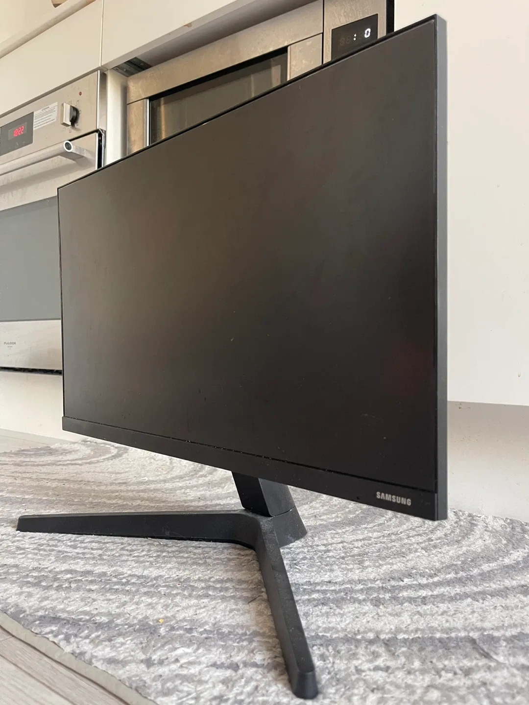 Samsung monitor 22 inch ( Good condition )