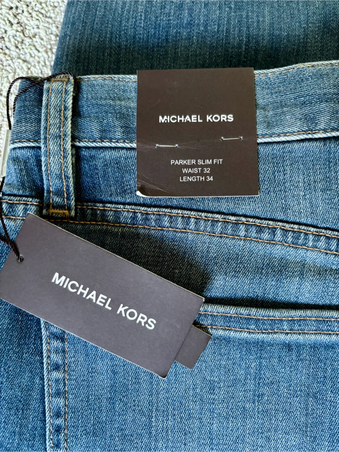 New Michael Kors Grey V-Neck Sweater, and jeans. New - photo 5