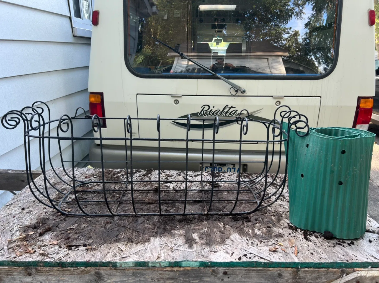 Black Metal Wire Garden Basket thumbnail