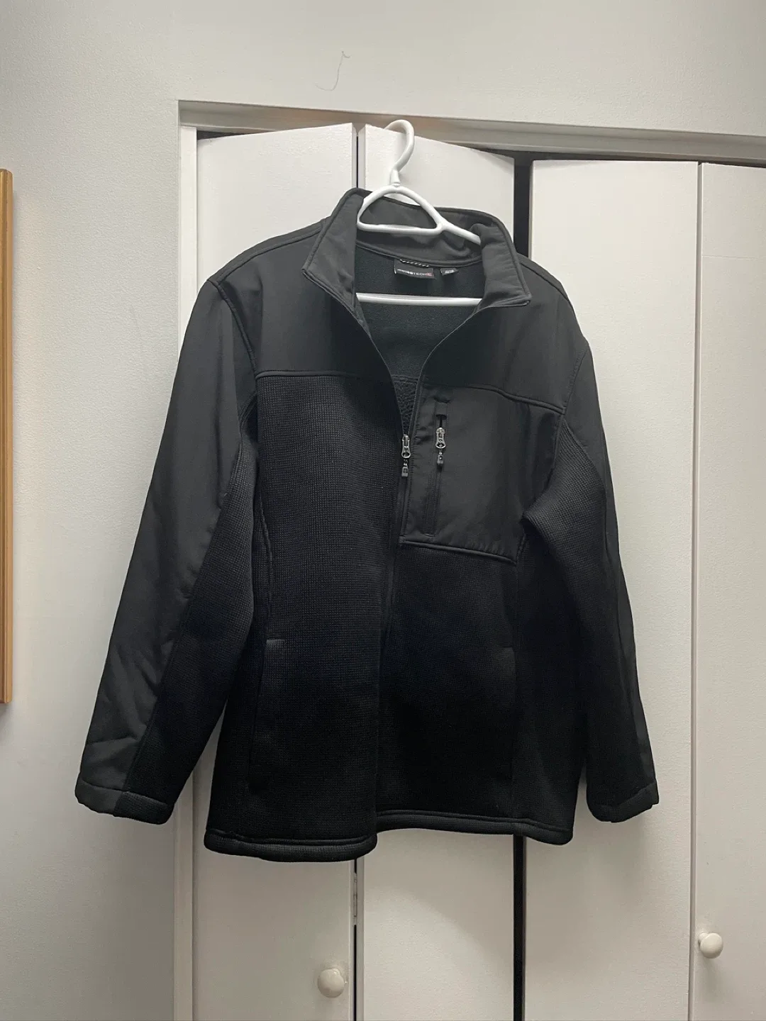 Swiss Tech Black Jacket (Size 46-48) image indicator(3)