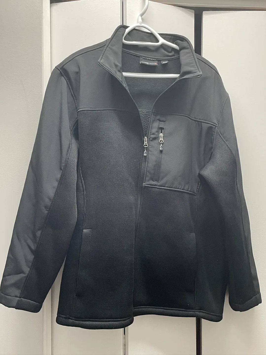 Swiss Tech Black Jacket (Size 46-48) image indicator(4)