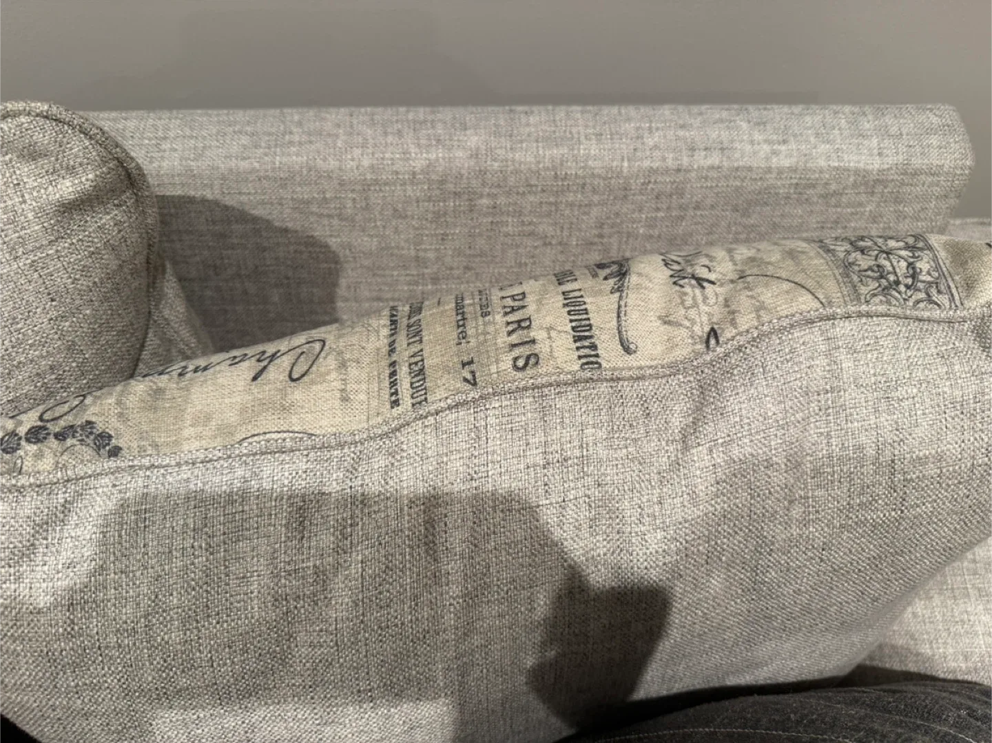 Sofa with Decorative Throw Pillows - Set of 4 image indicator(6)