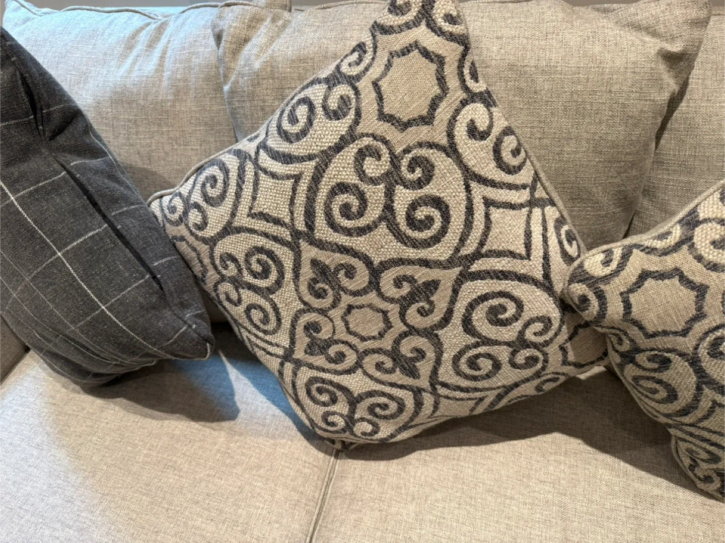 Sofa with Decorative Throw Pillows - Set of 4 image indicator(2)