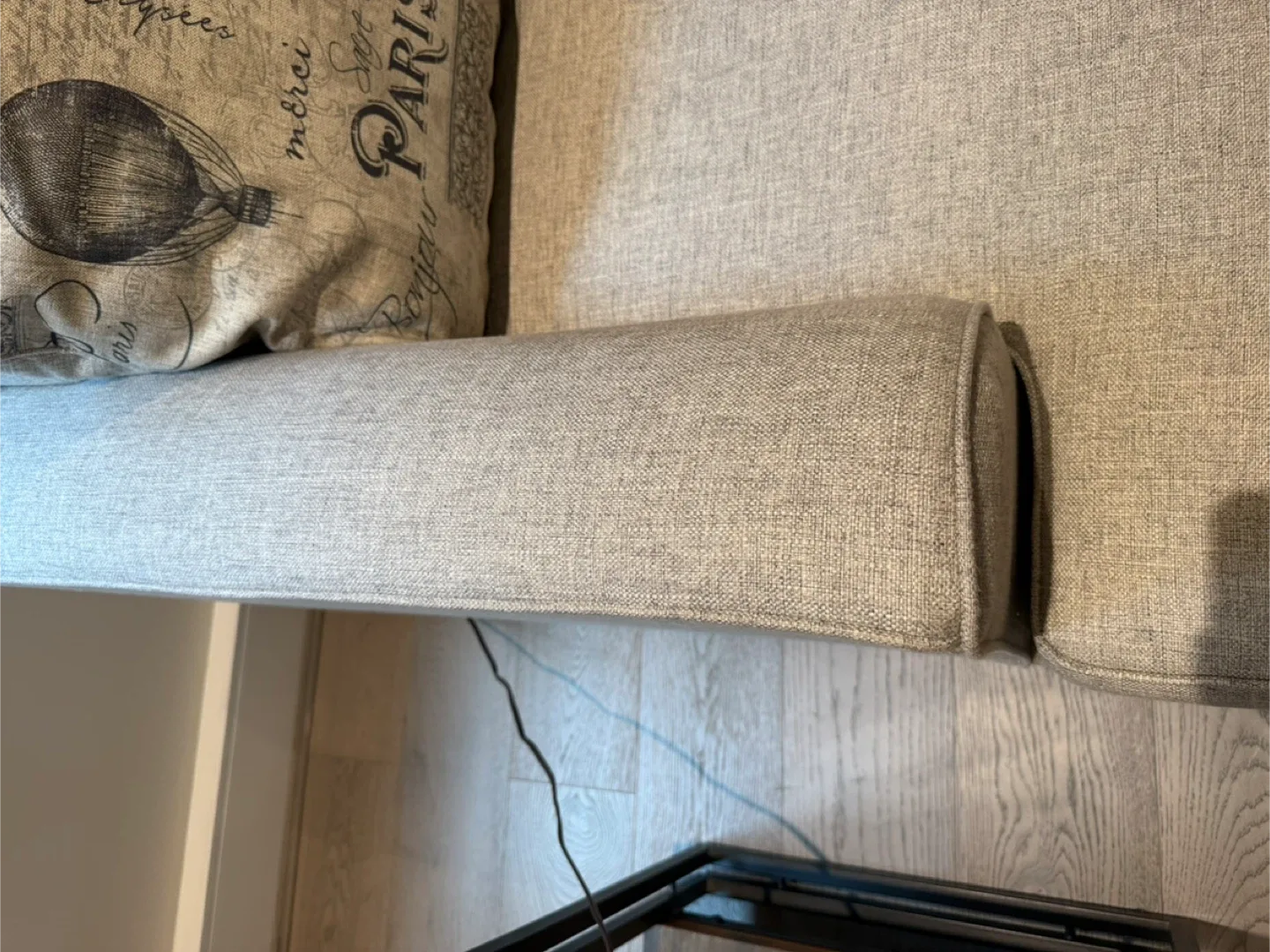 Sofa with Decorative Throw Pillows - Set of 4 image indicator(8)