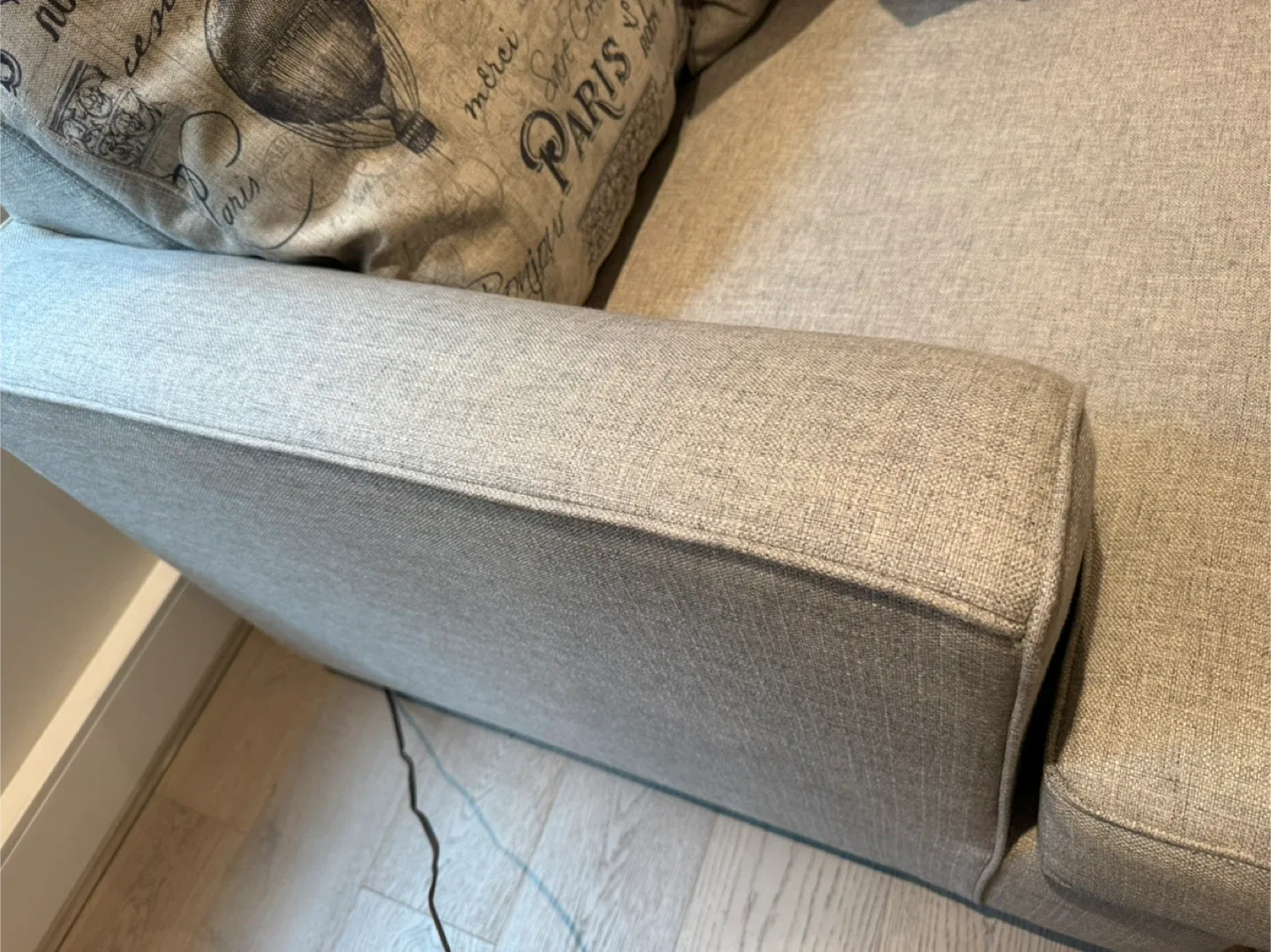 Sofa with Decorative Throw Pillows - Set of 4 image indicator(9)