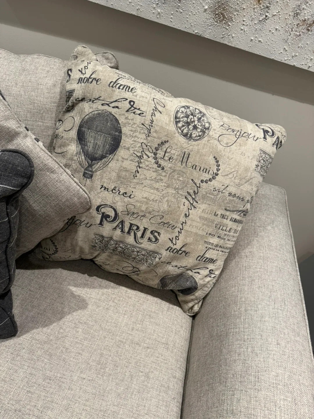 Sofa with Decorative Throw Pillows - Set of 4 image indicator(7)