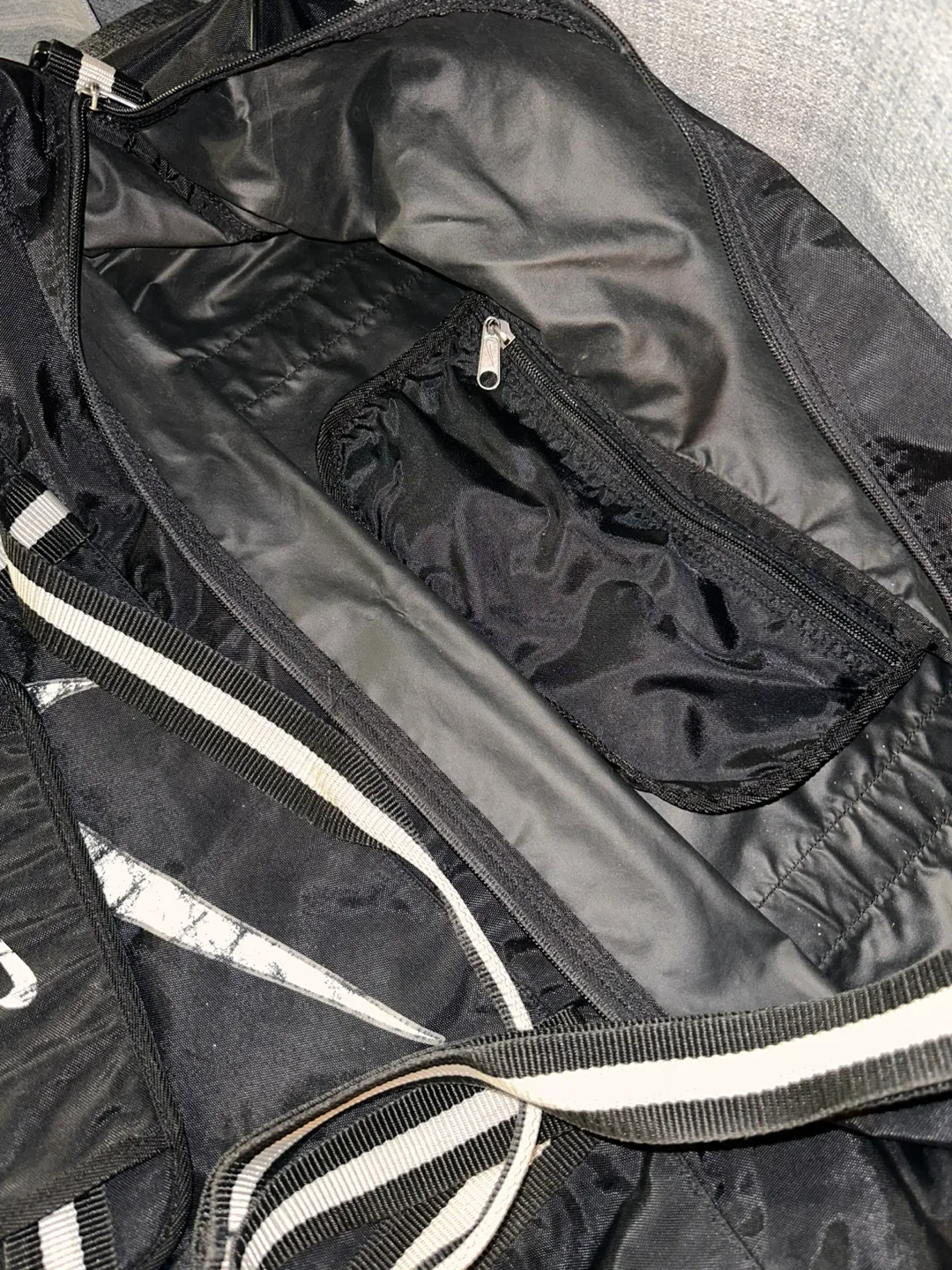 Nike Black Duffle Bag image indicator(6)