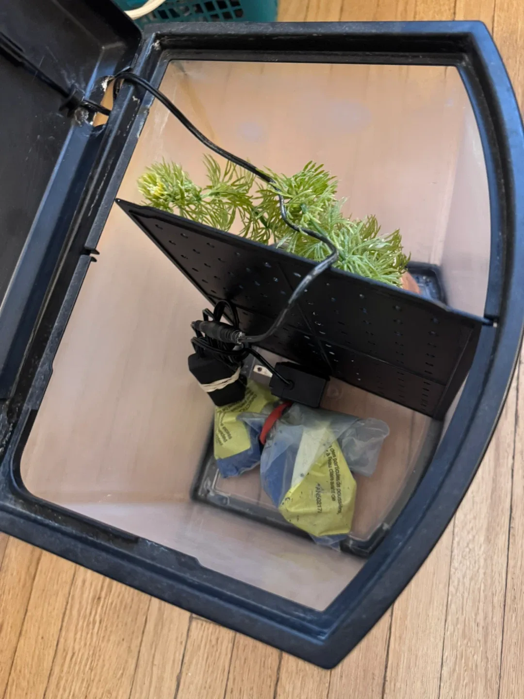 Top fine Aquarium with Divider as is image indicator(3)