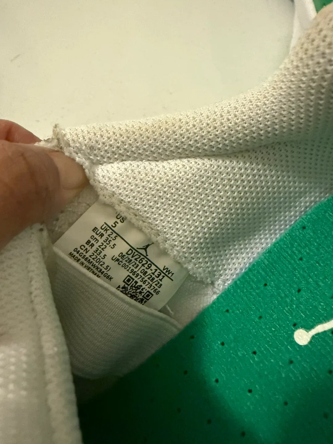 Jordan 11 Retro Low Green Shoes - Size 5 Youth image indicator(5)