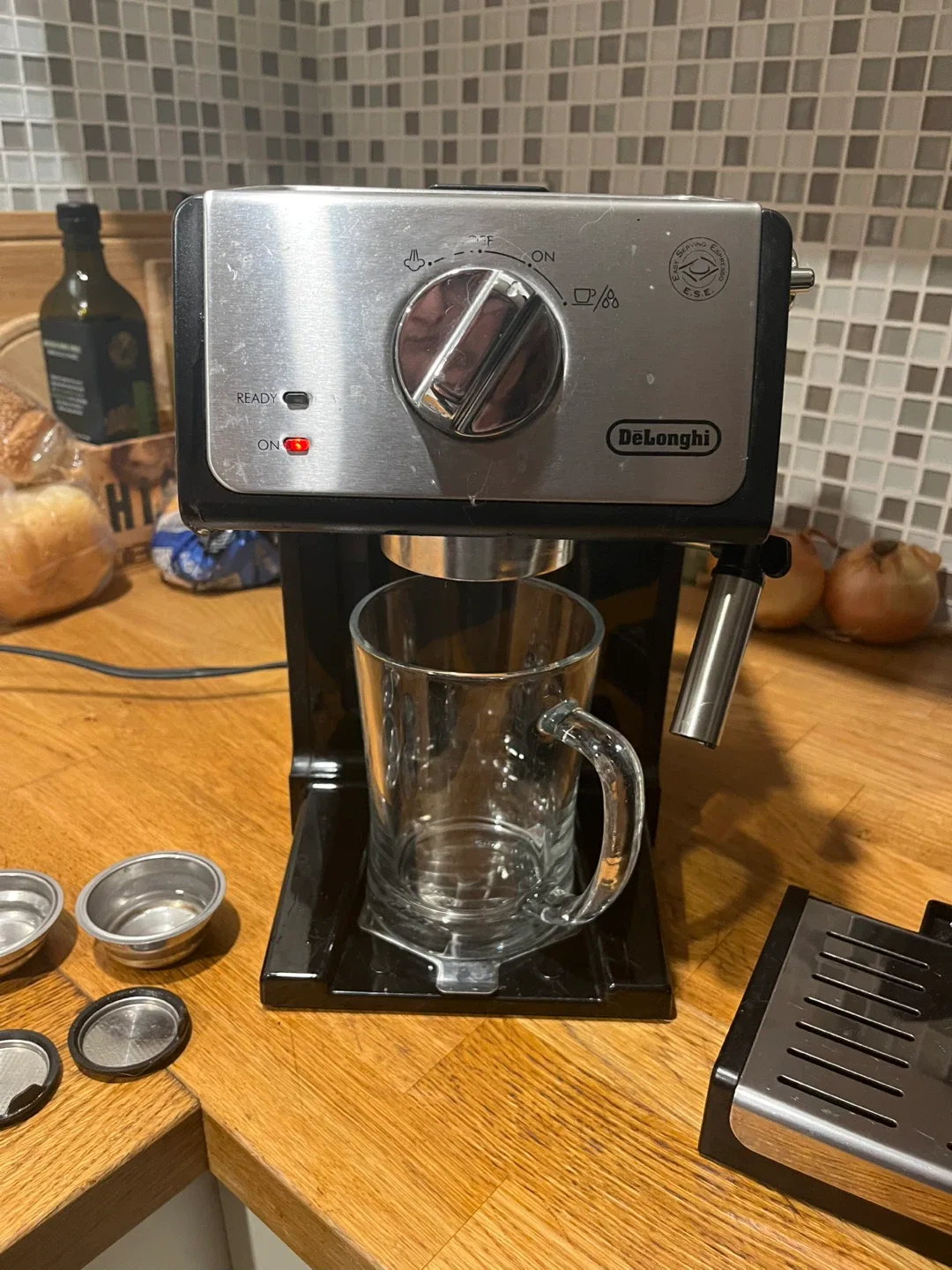 De'Longhi ECP3220 Bar Pump Espresso Machine - Black image indicator(2)