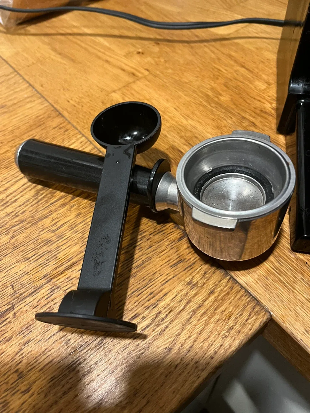 De'Longhi ECP3220 Bar Pump Espresso Machine - Black image indicator(8)