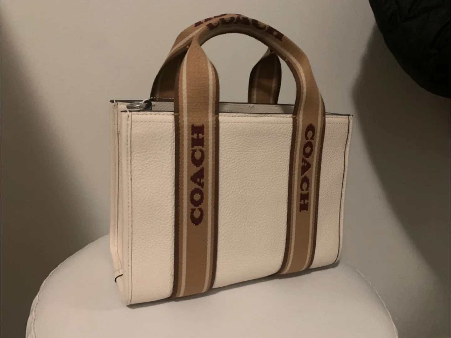 Coach White Leather Bag image indicator(3)