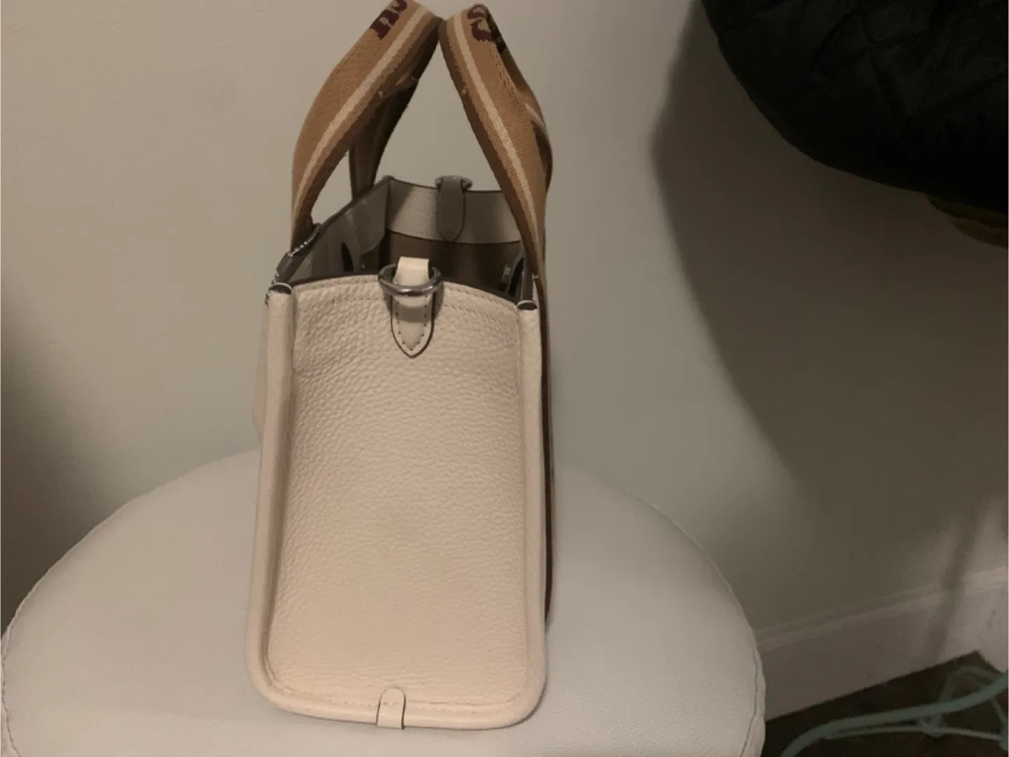 Coach White Leather Bag image indicator(2)