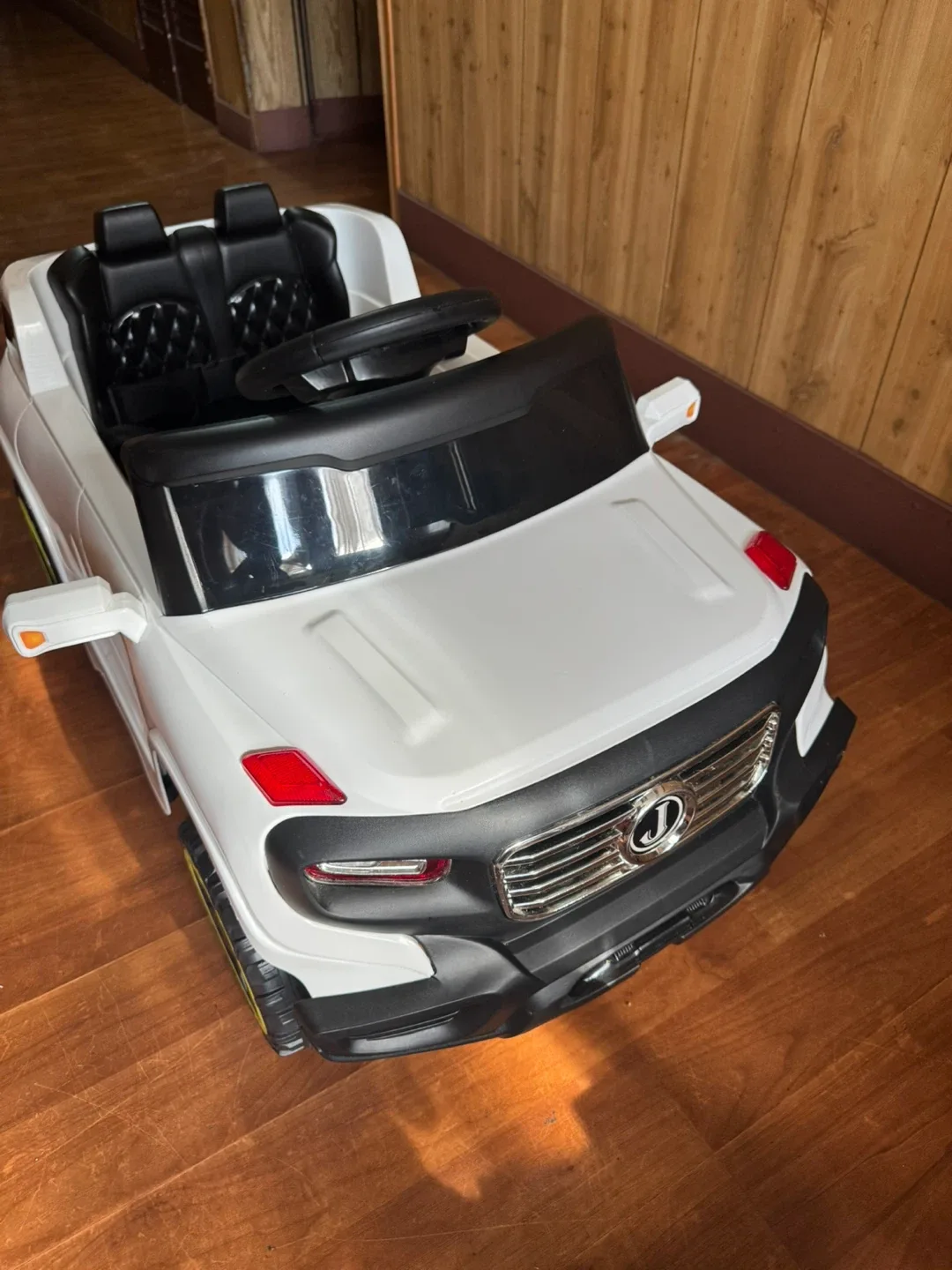 Kids White Ride On Car image indicator(2)