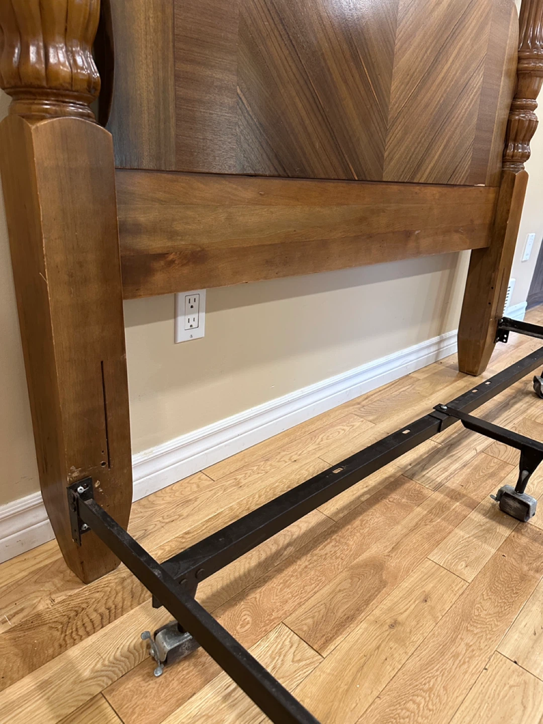 Vintage Waterfall Style Queen Bed (CAN DELIVER) - photo 5