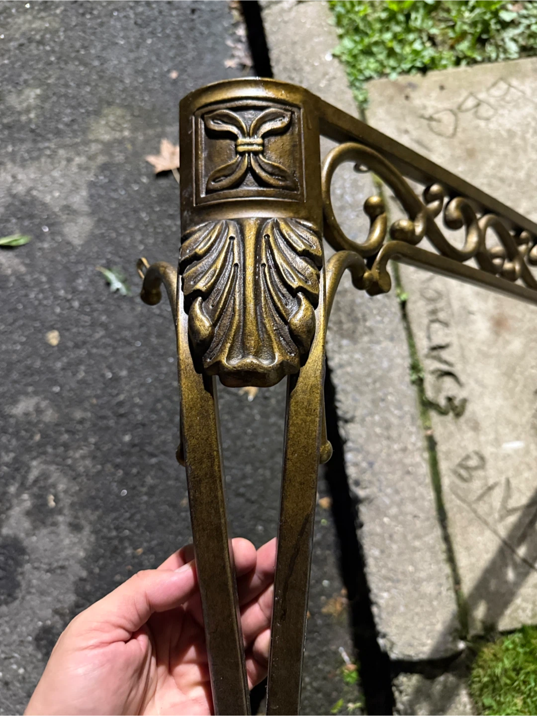 Ornate Metal Table Base - Gold Color - photo 2