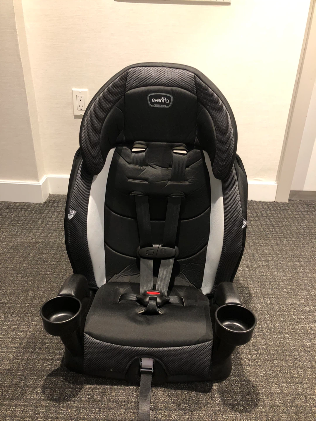 Evenflo Mom Chase Plus Car Seat