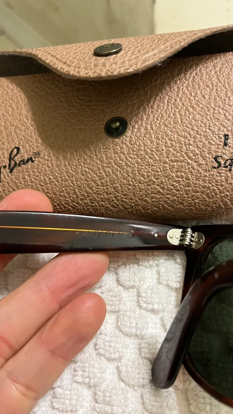 Ray-Ban Wayfarer Sunglasses image indicator(4)