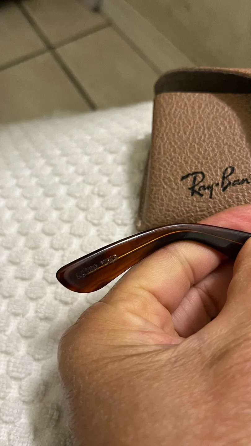Ray-Ban Wayfarer Sunglasses image indicator(3)