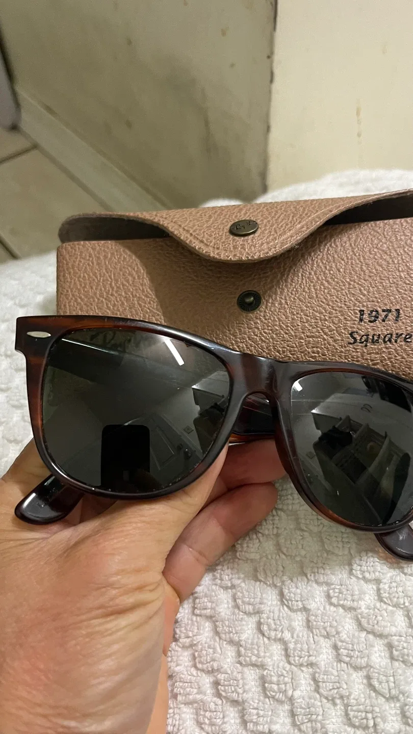 Ray-Ban Wayfarer Sunglasses image indicator(2)