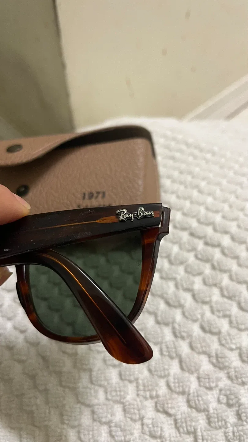 Ray-Ban Wayfarer Sunglasses image indicator(10)