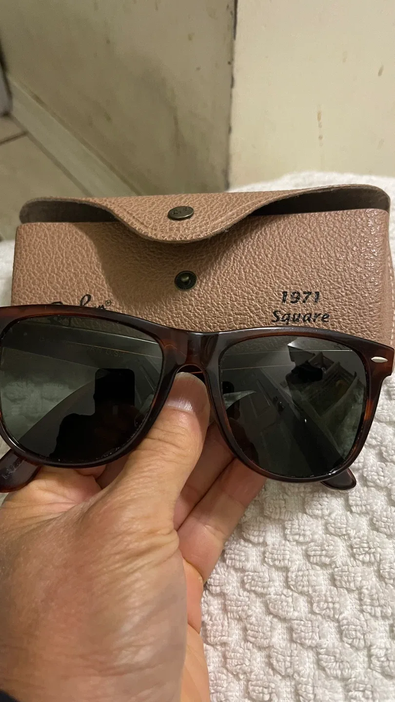 Ray-Ban Wayfarer Sunglasses image indicator(8)