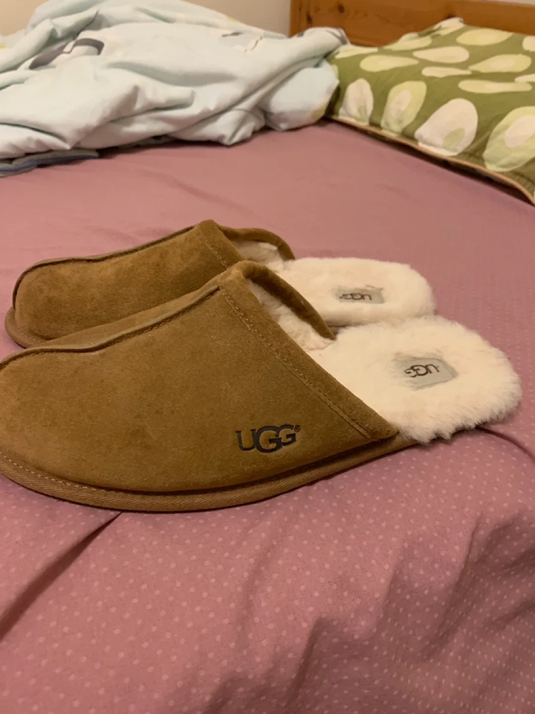 UGG Women's Slippers, Size 10 image indicator(3)