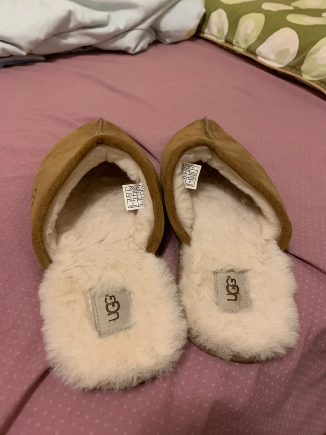 UGG Women's Slippers, Size 10 image indicator(4)