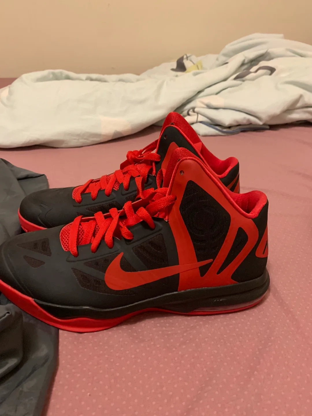Nike Basketball Shoes Size 8.5 image indicator(3)