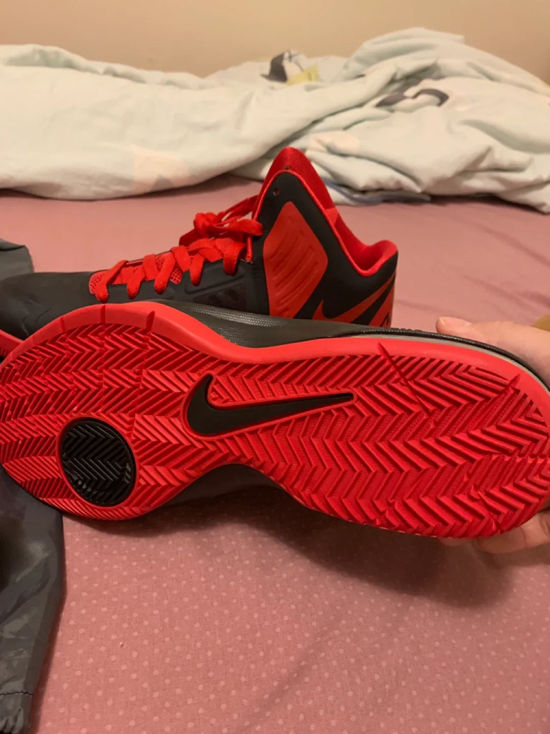 Nike Basketball Shoes Size 8.5 image indicator(2)