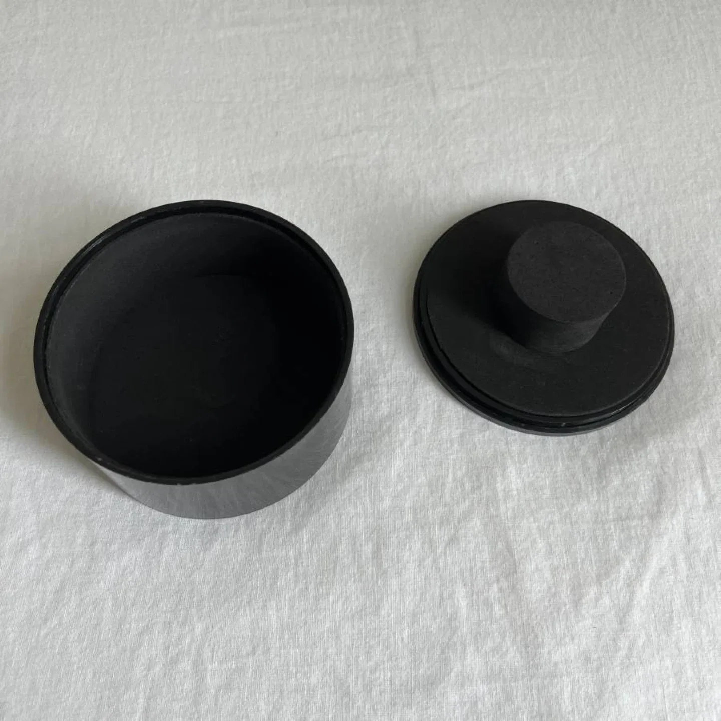 Marc by Marc Jacobs Y2K Plastic Round Jewelry Box image indicator(2)