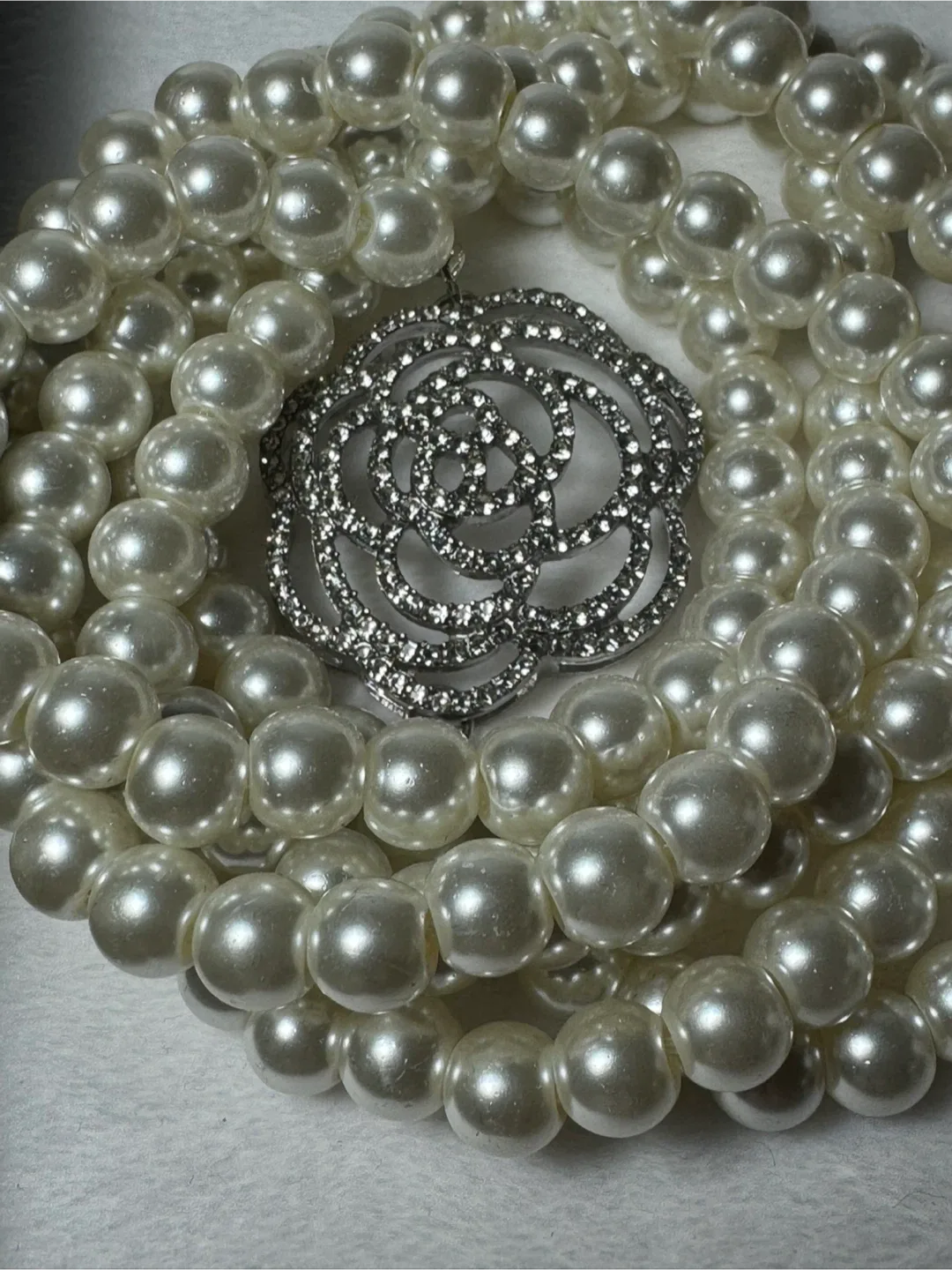 NEW Faux Pearl Necklace with Rose Pendant image indicator(6)