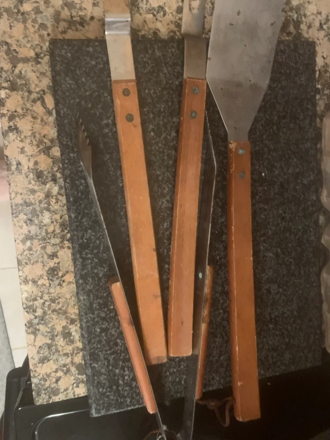 Assorted Kitchen Utensils image indicator(5)