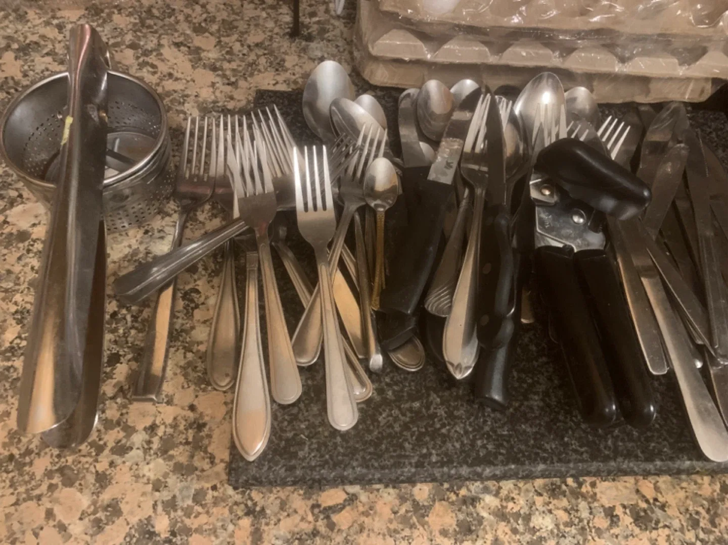 Assorted Kitchen Utensils image indicator(2)