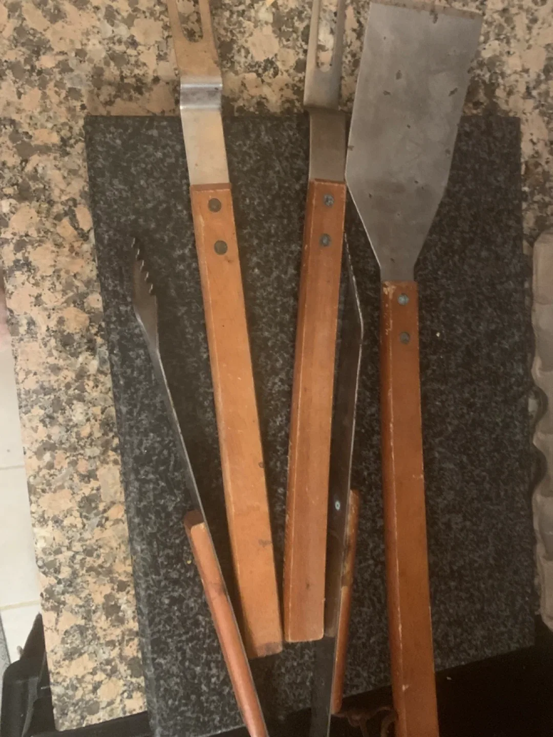 Assorted Kitchen Utensils image indicator(4)