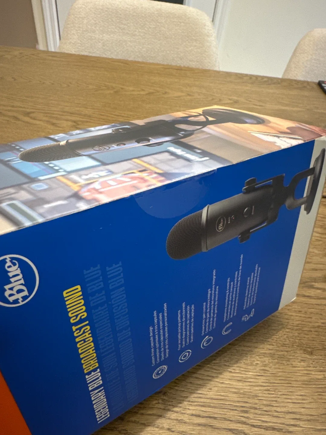 Blue Yeti Premium USB Microphone Black - New in Box! image indicator(3)