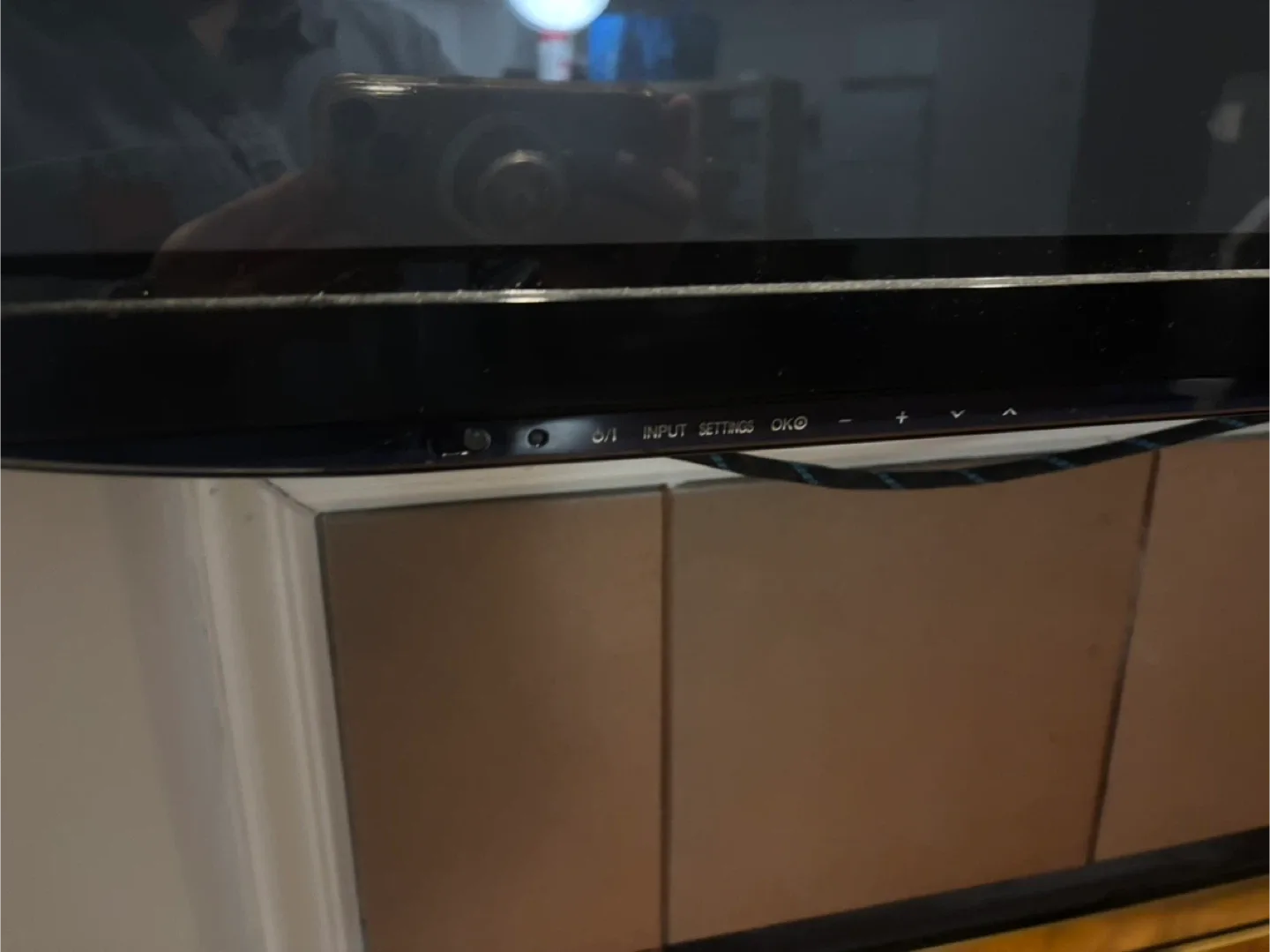 PENDING PICK UP Big screen LG TV with Apple TV image indicator(4)