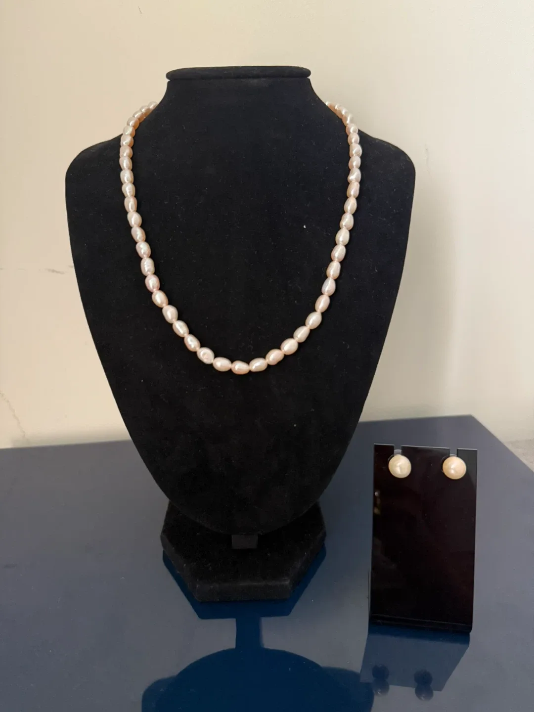 Pearl Necklace and Earring Set : Pale Pink image indicator(3)